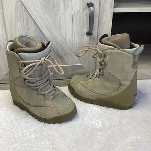 Burton Ladies Snowboarding Boot 6-7